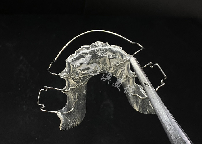 Comfortable To Wear AMD Dental Lab's Hawley Retainer For Safe And Healthy Orthodontics